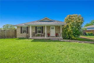 1410 Sycamore Street, Hearne, TX 77859