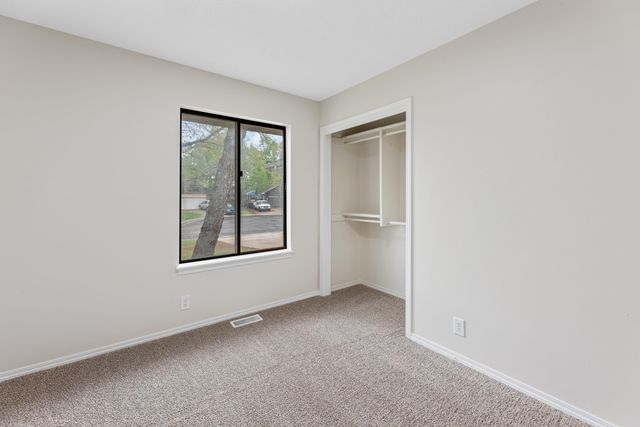 11018 W Shade Ct, Wichita, KS 67212