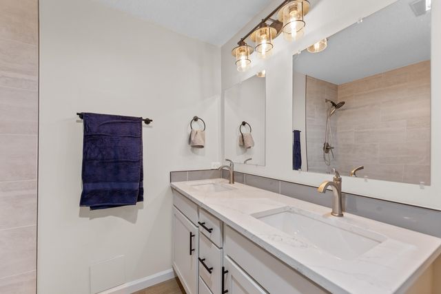 11018 W Shade Ct, Wichita, KS 67212