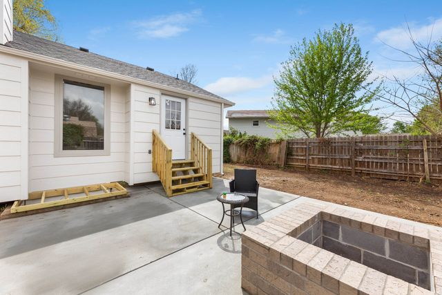 11018 W Shade Ct, Wichita, KS 67212