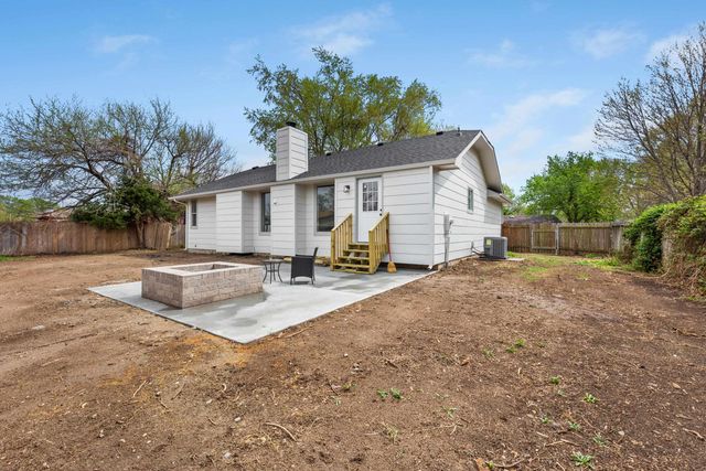 11018 W Shade Ct, Wichita, KS 67212