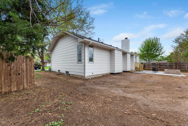 11018 W Shade Ct, Wichita, KS 67212