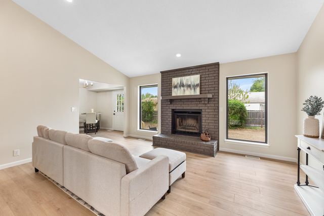 11018 W Shade Ct, Wichita, KS 67212