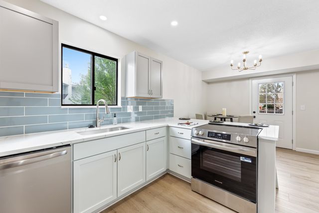 11018 W Shade Ct, Wichita, KS 67212