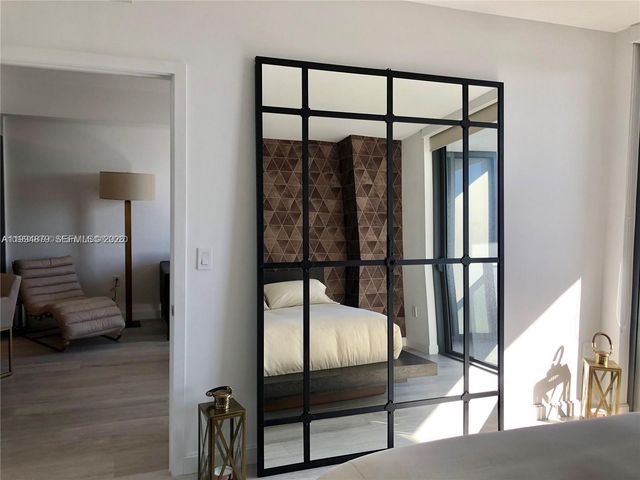 45 SW 9th St 2004, Miami, FL 33130