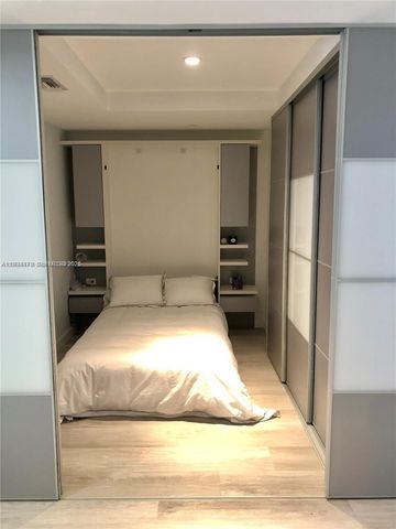 45 SW 9th St 2004, Miami, FL 33130