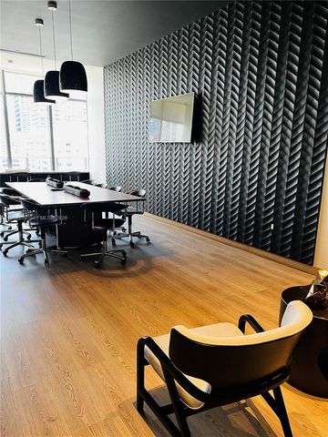 45 SW 9th St 2004, Miami, FL 33130