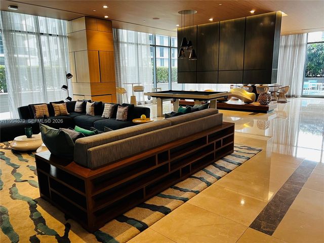 45 SW 9th St 2004, Miami, FL 33130