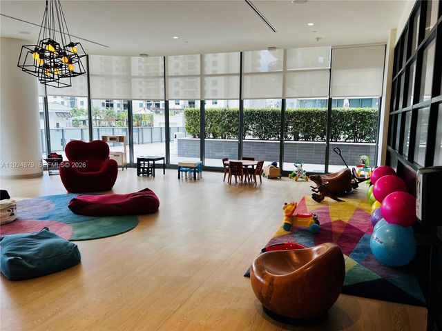 45 SW 9th St 2004, Miami, FL 33130