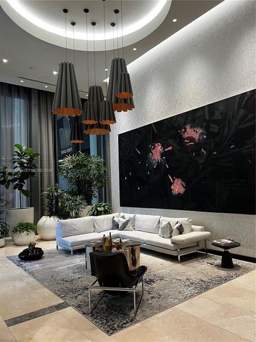 45 SW 9th St 2004, Miami, FL 33130