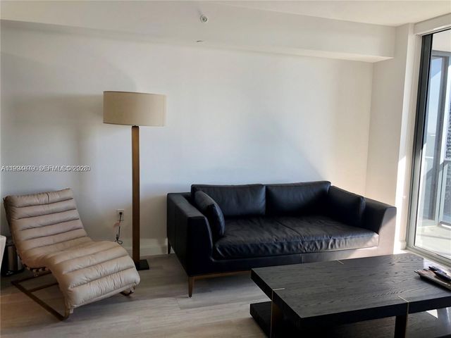 45 SW 9th St 2004, Miami, FL 33130