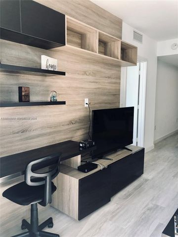 45 SW 9th St 2004, Miami, FL 33130