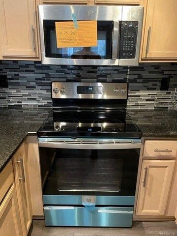 1530 MARYLAND CLUB Drive, Royal Oak, MI 48067