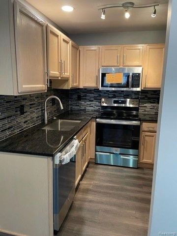 1530 MARYLAND CLUB Drive, Royal Oak, MI 48067