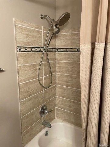 1530 MARYLAND CLUB Drive, Royal Oak, MI 48067