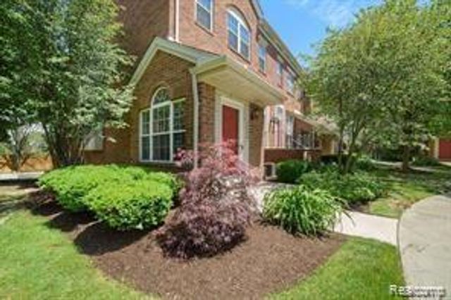 1530 MARYLAND CLUB Drive, Royal Oak, MI 48067