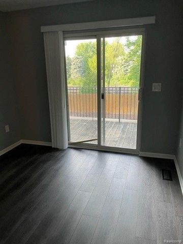 1530 MARYLAND CLUB Drive, Royal Oak, MI 48067