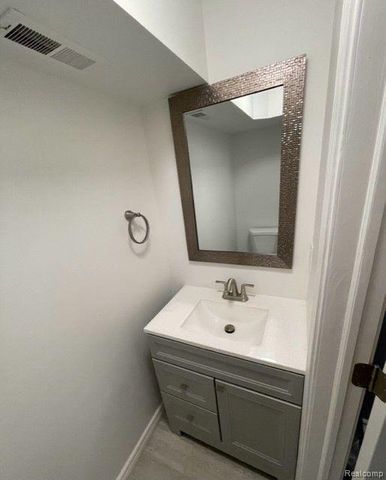 1530 MARYLAND CLUB Drive, Royal Oak, MI 48067