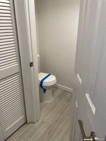 1530 MARYLAND CLUB Drive, Royal Oak, MI 48067