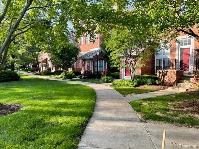 1530 MARYLAND CLUB Drive, Royal Oak, MI 48067