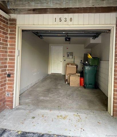 1530 MARYLAND CLUB Drive, Royal Oak, MI 48067