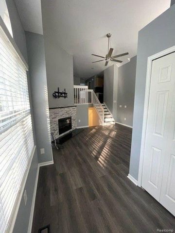 1530 MARYLAND CLUB Drive, Royal Oak, MI 48067