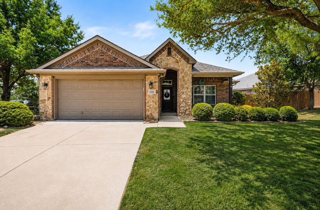 200 Jacinth Lane, Granbury, TX 76049