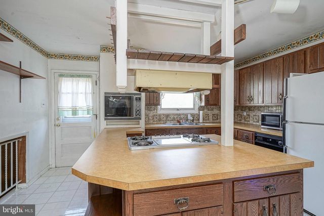 225 DRAKE RD, Cherry Hill, NJ 08034