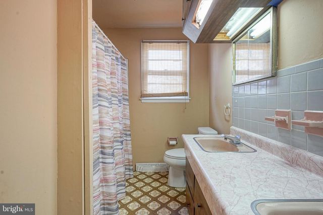 225 DRAKE RD, Cherry Hill, NJ 08034