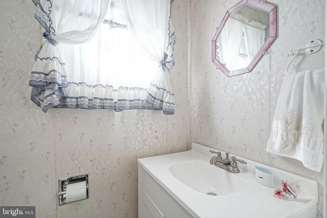 225 DRAKE RD, Cherry Hill, NJ 08034