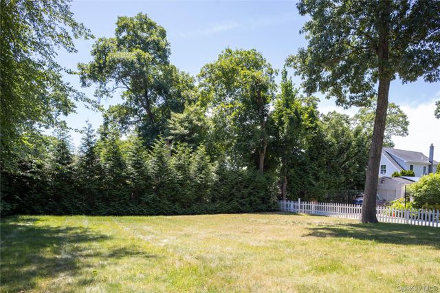 185 Maiden Lane, Mattituck, NY 11952