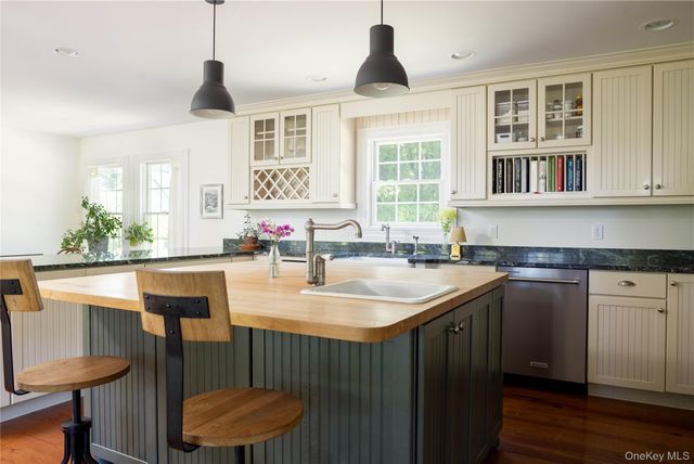 185 Maiden Lane, Mattituck, NY 11952