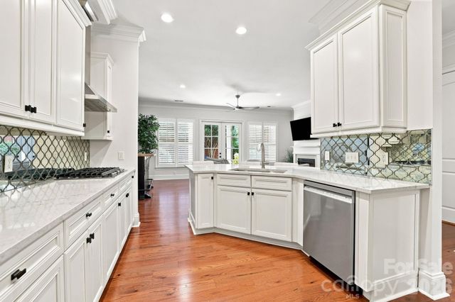 6831 Louisburg Square Lane, Charlotte, NC 28210