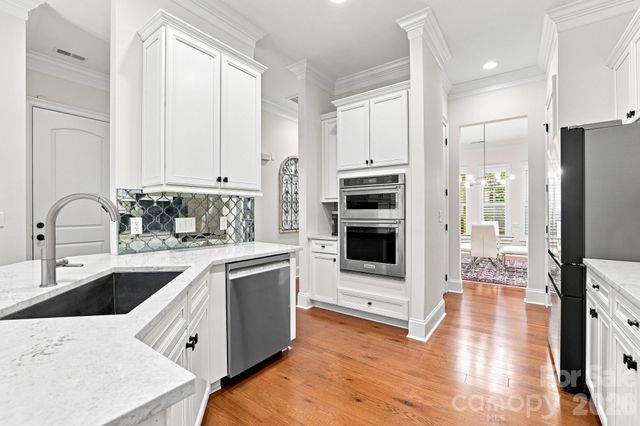 6831 Louisburg Square Lane, Charlotte, NC 28210