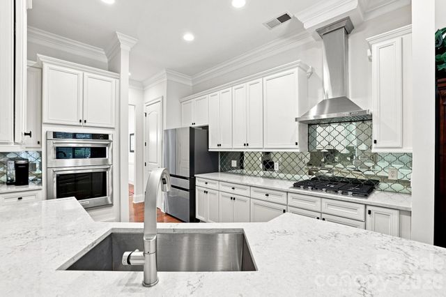 6831 Louisburg Square Lane, Charlotte, NC 28210