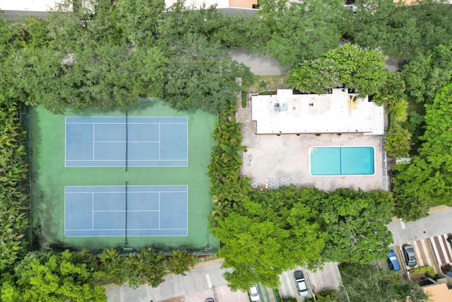 731 E COCO PLUM Circle 4, Plantation, FL 33324