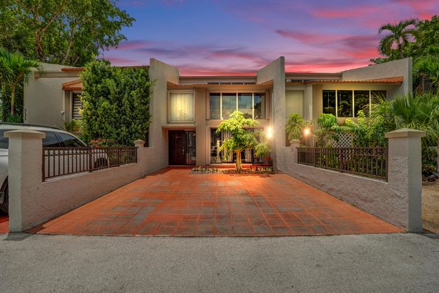731 E COCO PLUM Circle 4, Plantation, FL 33324