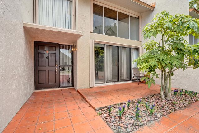 731 E COCO PLUM Circle 4, Plantation, FL 33324