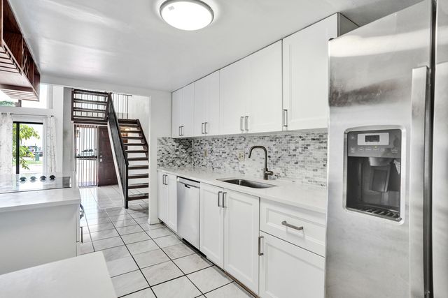 731 E COCO PLUM Circle 4, Plantation, FL 33324
