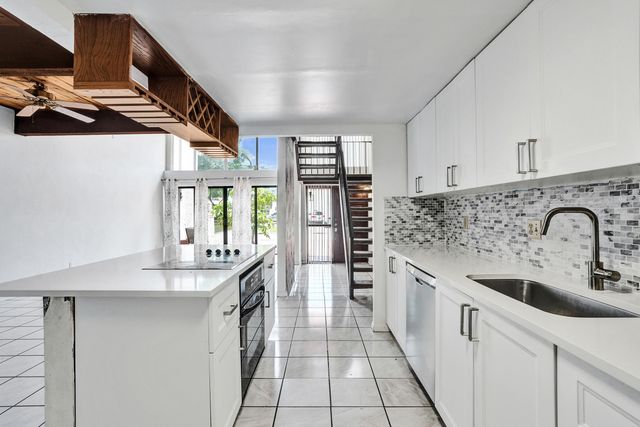 731 E COCO PLUM Circle 4, Plantation, FL 33324