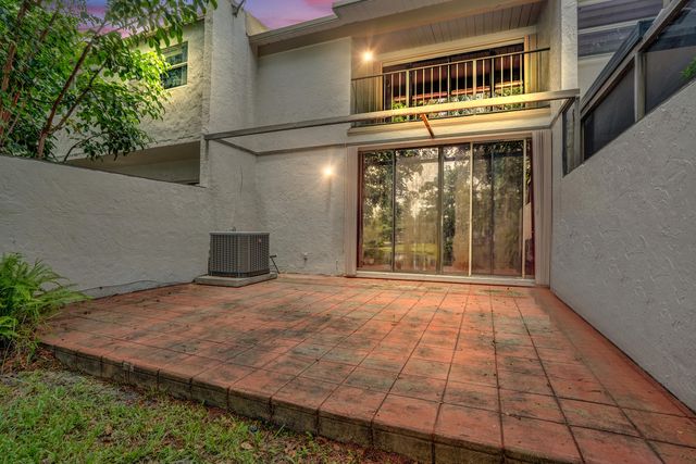 731 E COCO PLUM Circle 4, Plantation, FL 33324