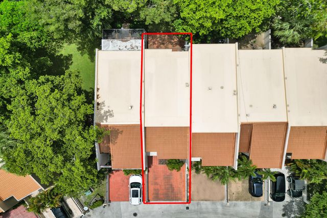 731 E COCO PLUM Circle 4, Plantation, FL 33324
