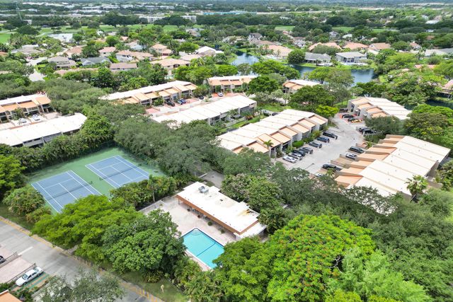 731 E COCO PLUM Circle 4, Plantation, FL 33324