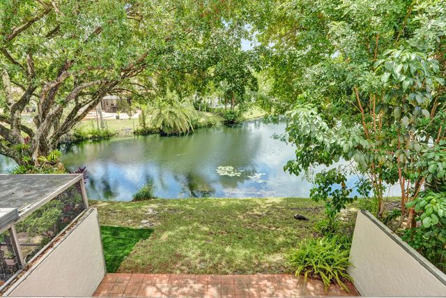 731 E COCO PLUM Circle 4, Plantation, FL 33324