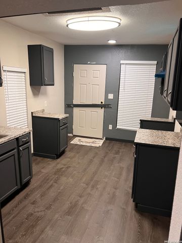 1011 Center St, San Antonio, TX 78202
