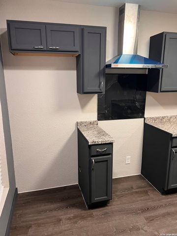 1011 Center St, San Antonio, TX 78202