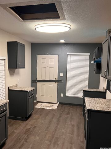 1011 Center St, San Antonio, TX 78202