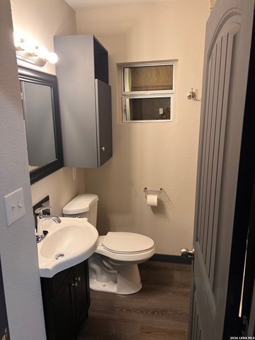 1011 Center St, San Antonio, TX 78202
