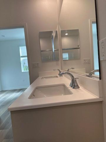 9423 N Sepulveda Boulevard 5, North Hills, CA 91343