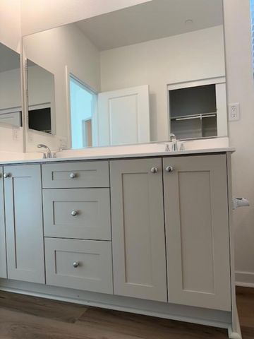 9423 N Sepulveda Boulevard 5, North Hills, CA 91343